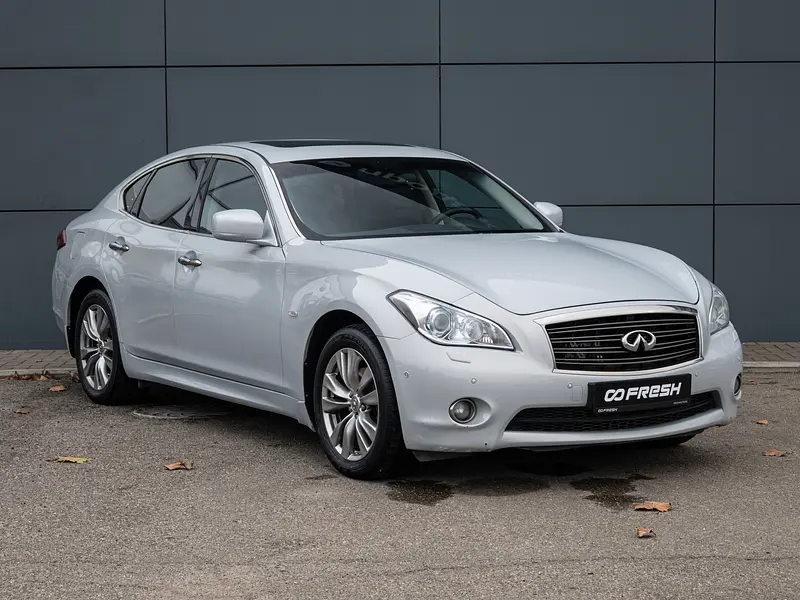 Infiniti M
